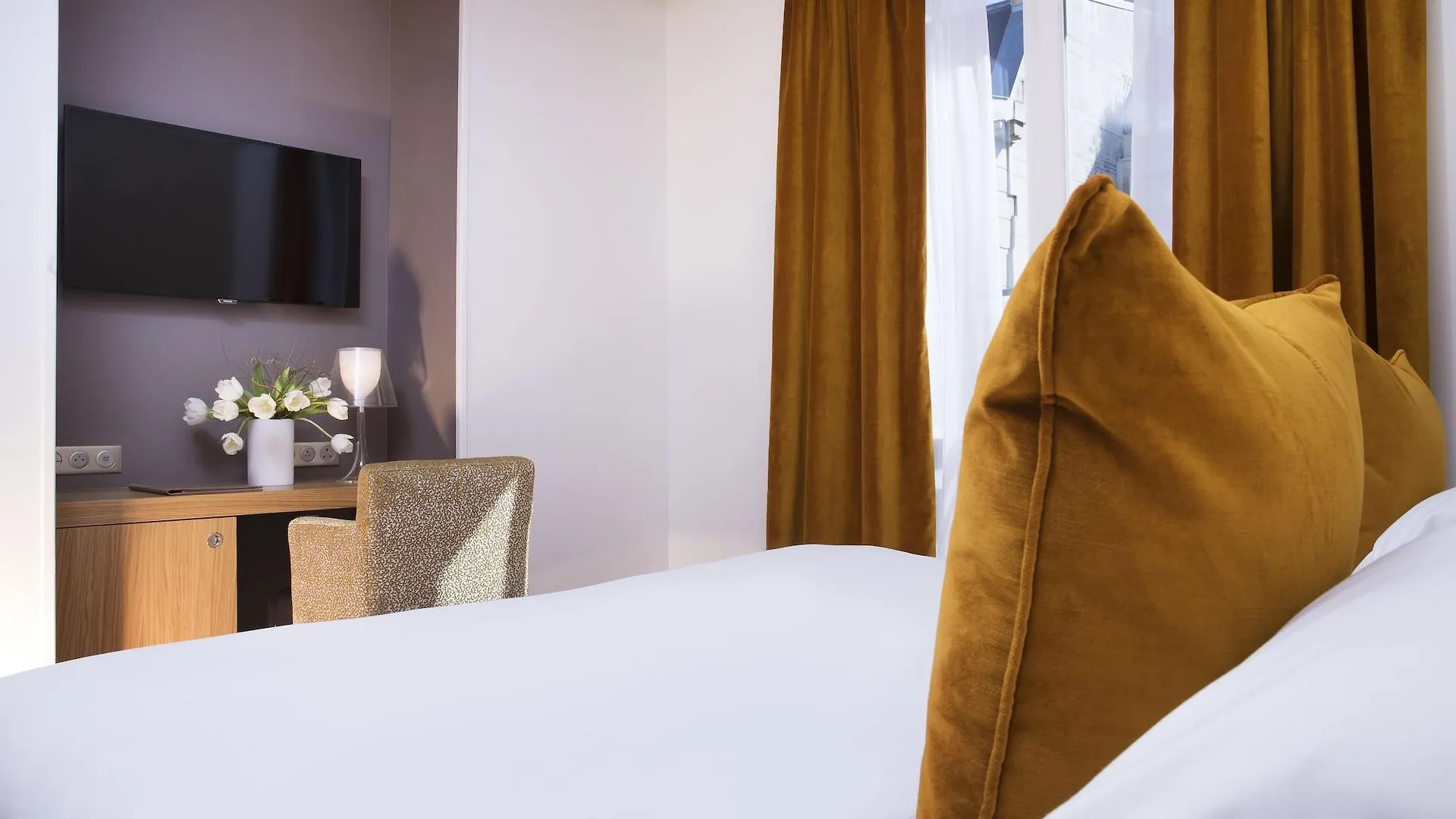 Le Six Hotel Paris