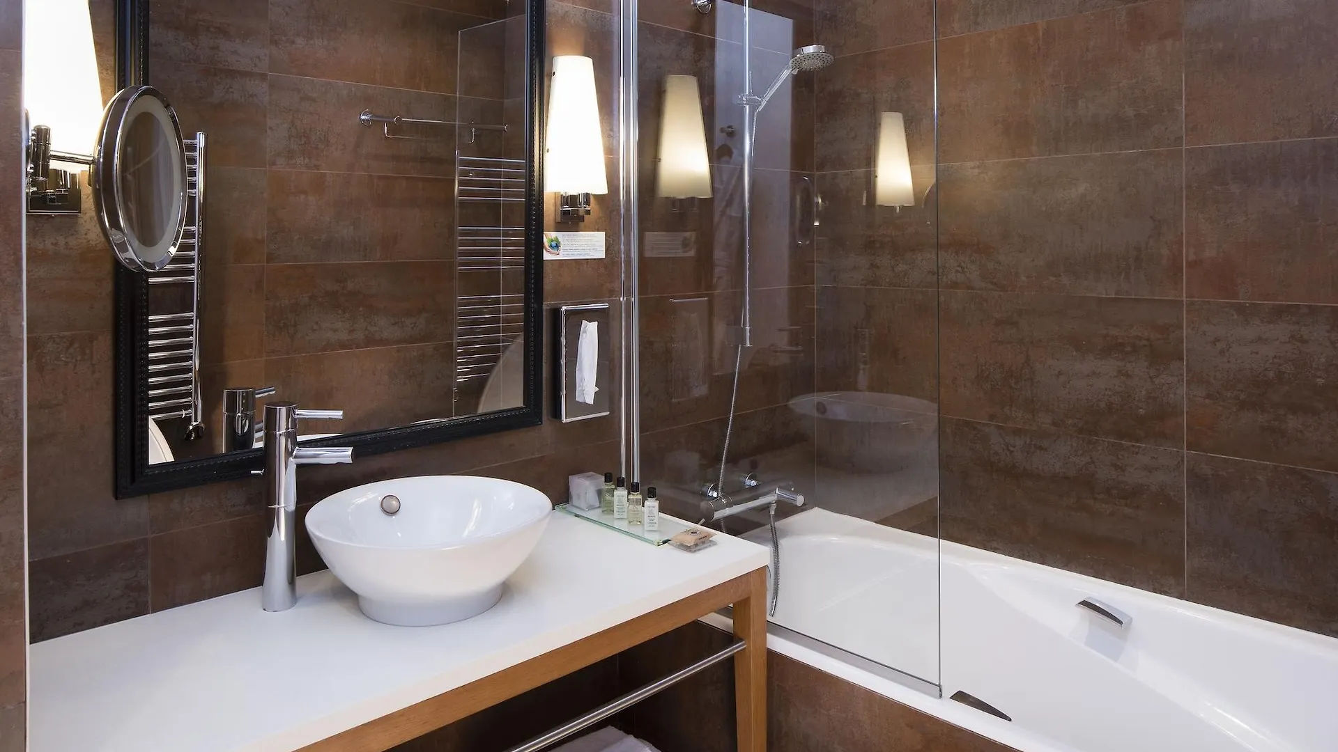Le Six Otel 4*