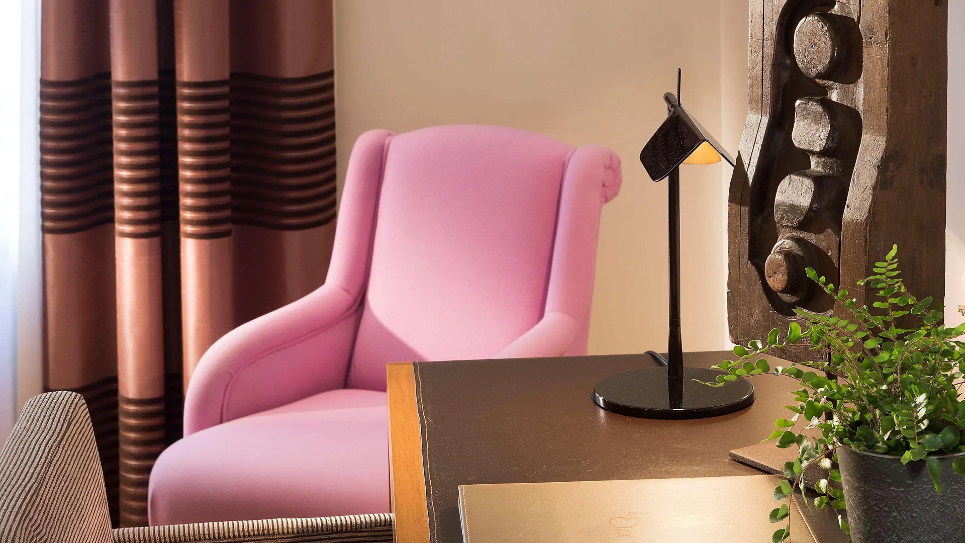 Hotel Le Six 4*