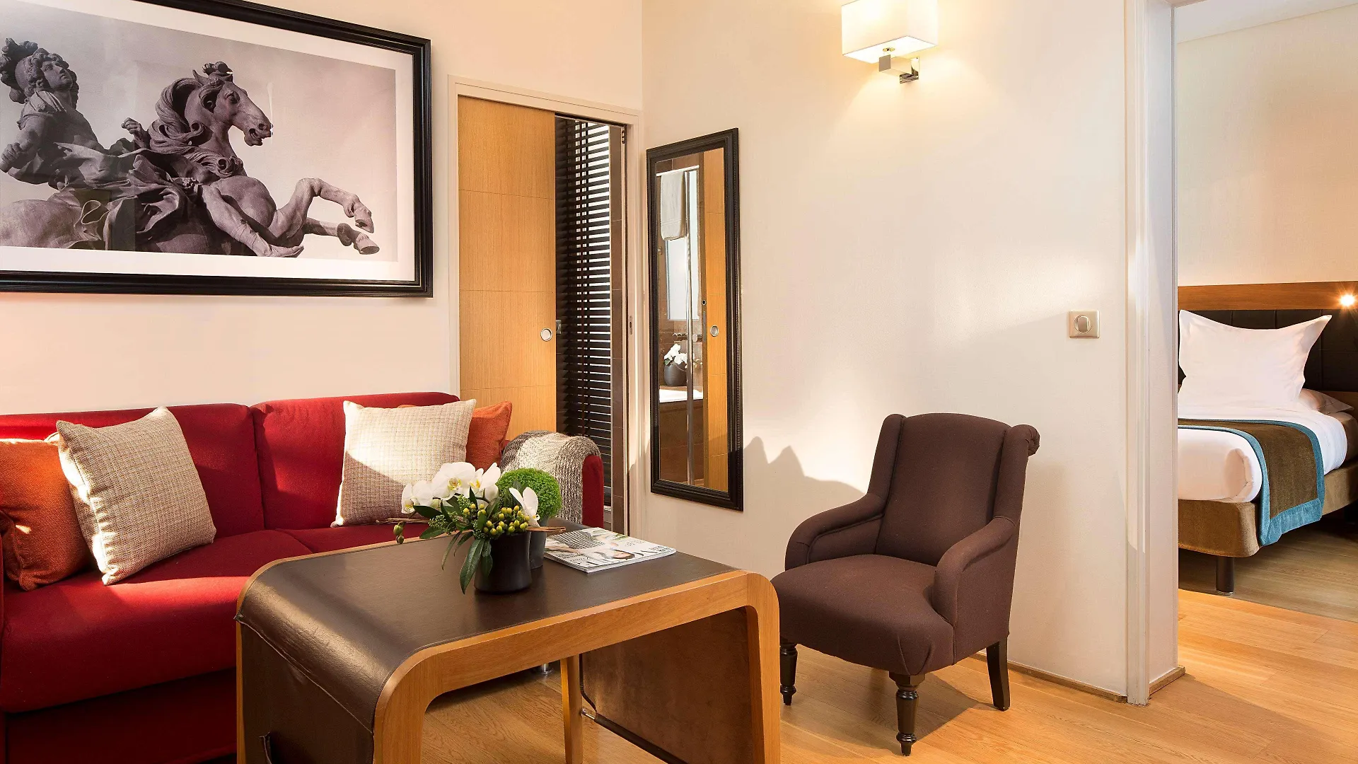 Le Six Hotel