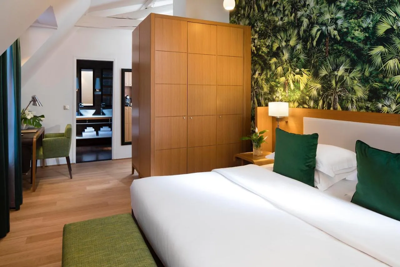 Le Six Otel