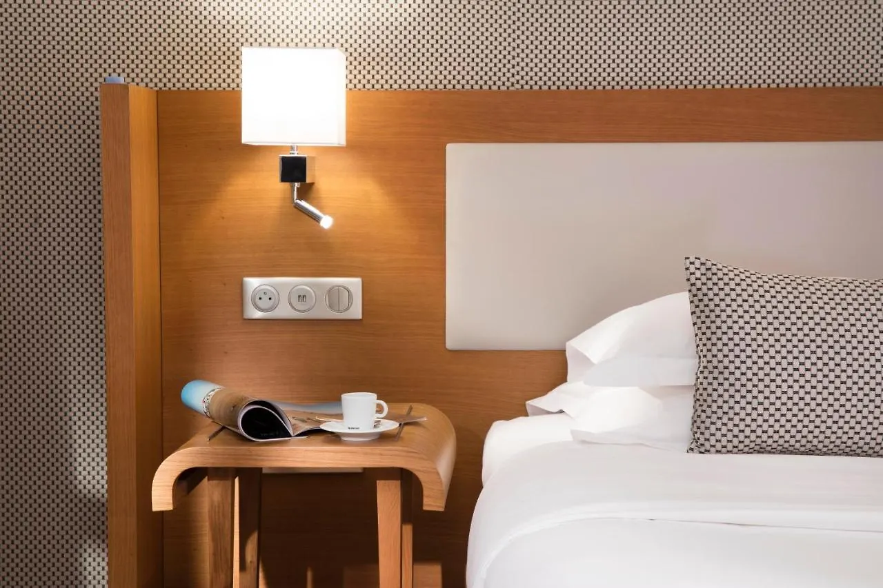 Otel Le Six