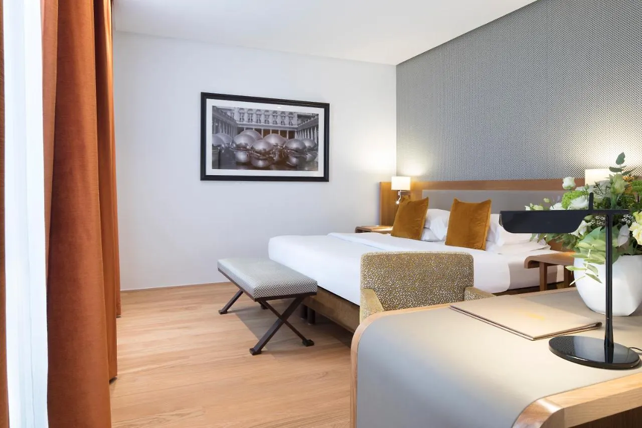 Le Six Hotel Paris