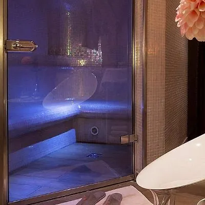 Otel Le Six 4*