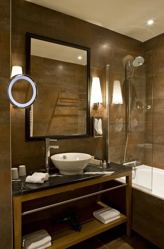 Otel Le Six 4*