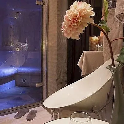 Otel Le Six Paris