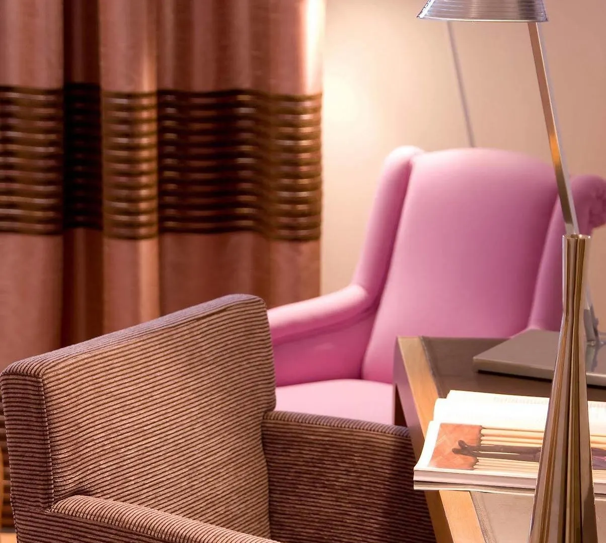 Hotel Le Six Paris